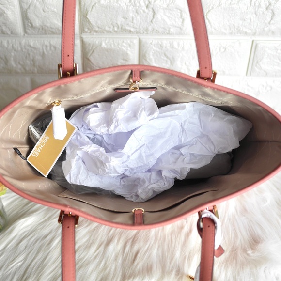 Michael Kors Carryall Tote - Picture 5 of 6